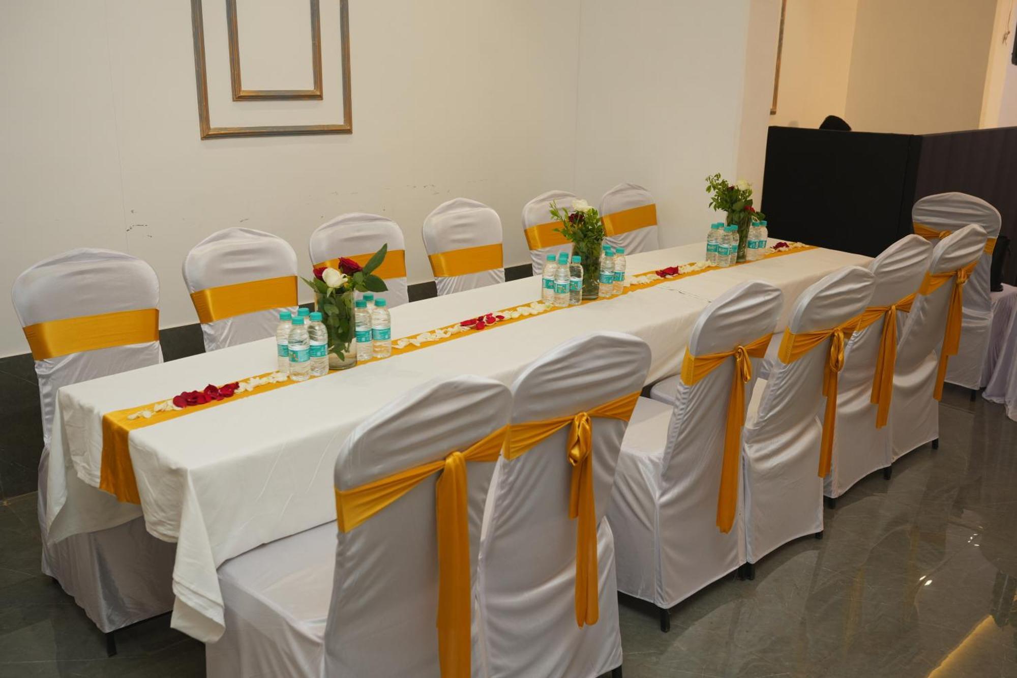Hotel Staybird - B Suite, Business Hotel, Kharadi 3*