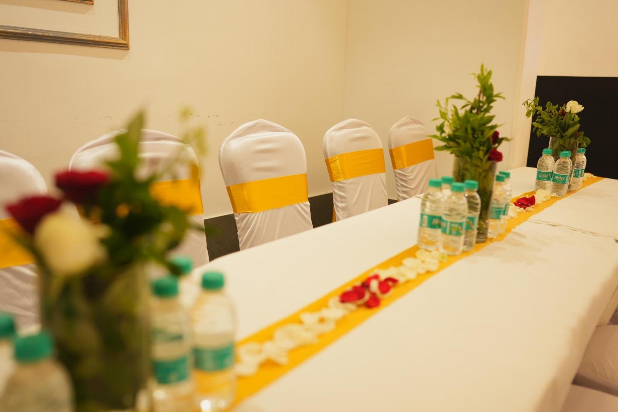 Hotel Staybird - B Suite, Business Hotel, Kharadi 3*