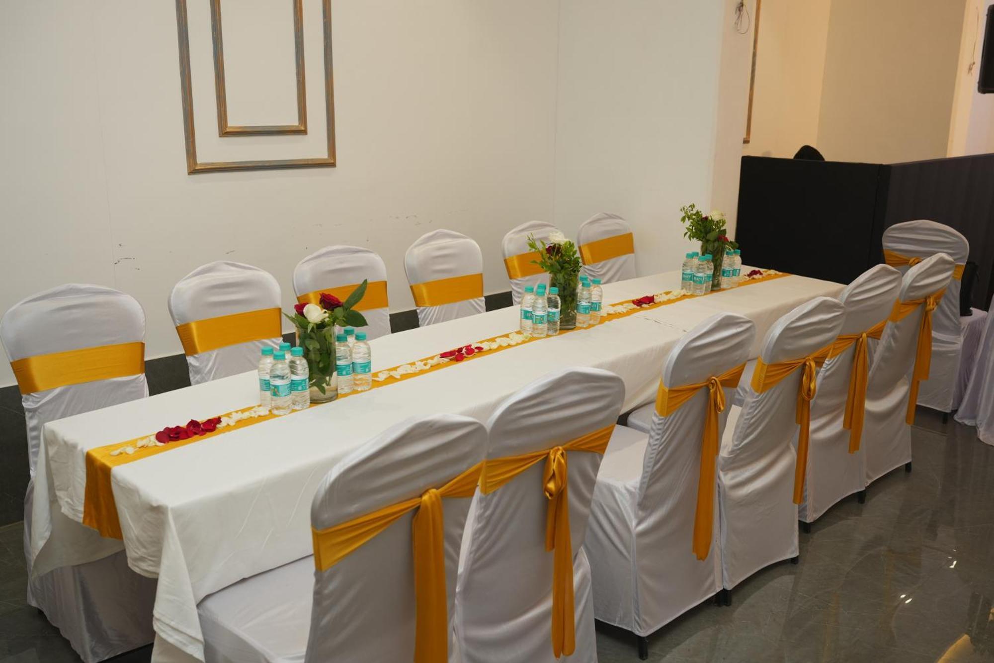Staybird - B Suite, Business Hotel, Kharadi Hotel