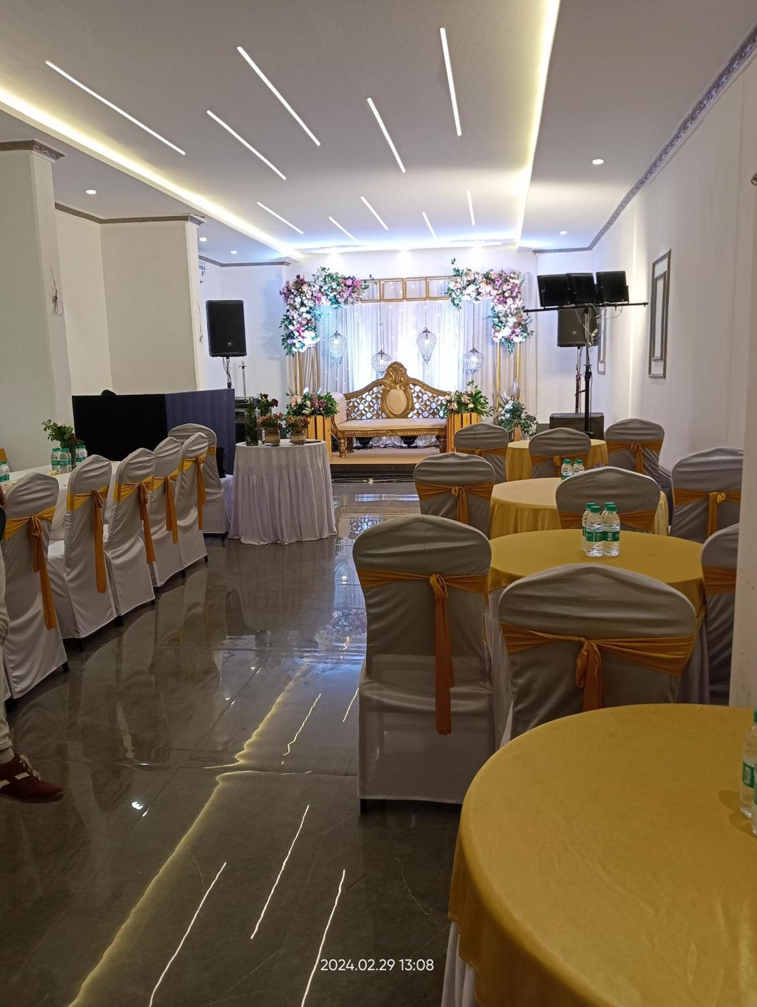 Staybird - B Suite, Business Hotel, Kharadi 3* Pune